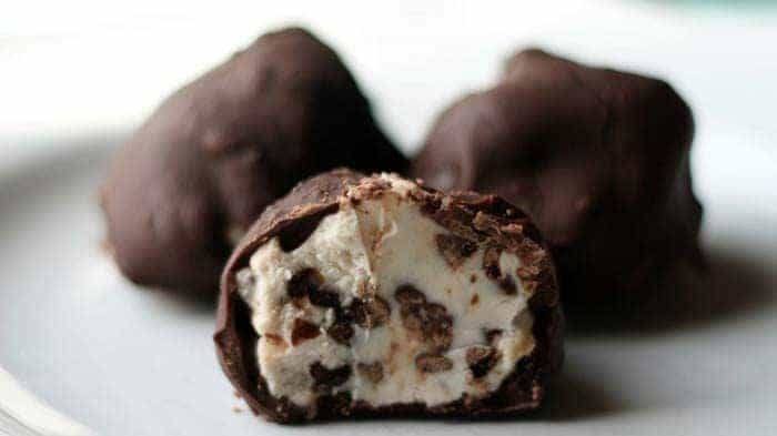 Chocolate Cheesecake Bites are so easy to make. You'll wonder why you didn't make them sooner. Easy desserts like this are a win.