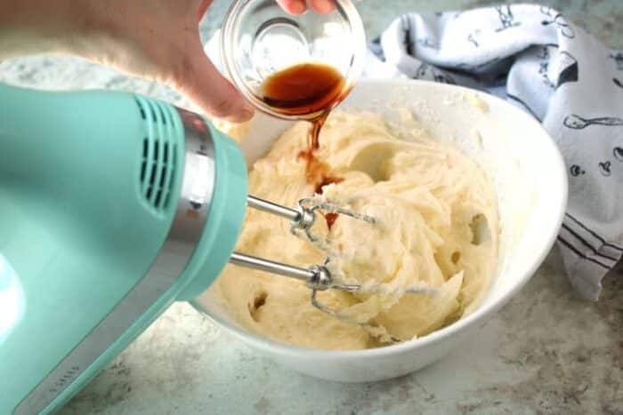 Easy Cream Cheese Frosting Recipe
