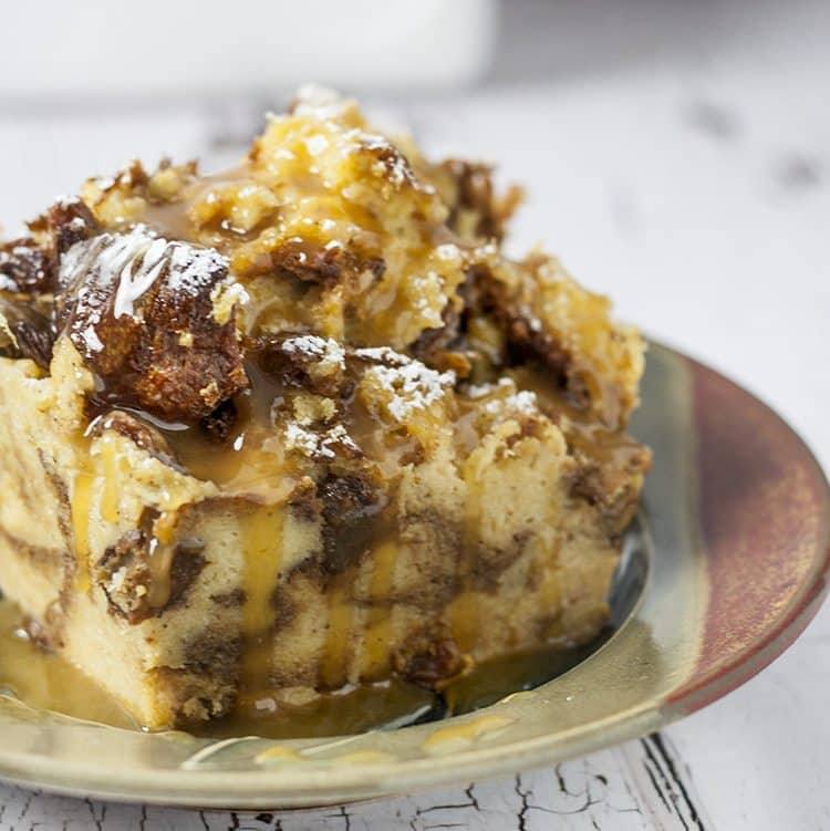 An easy and delicious bread pudding recipe for your crockpot, full of eggs, cream, cinnamon, panettone , and brandy. Don't forget the brandy!