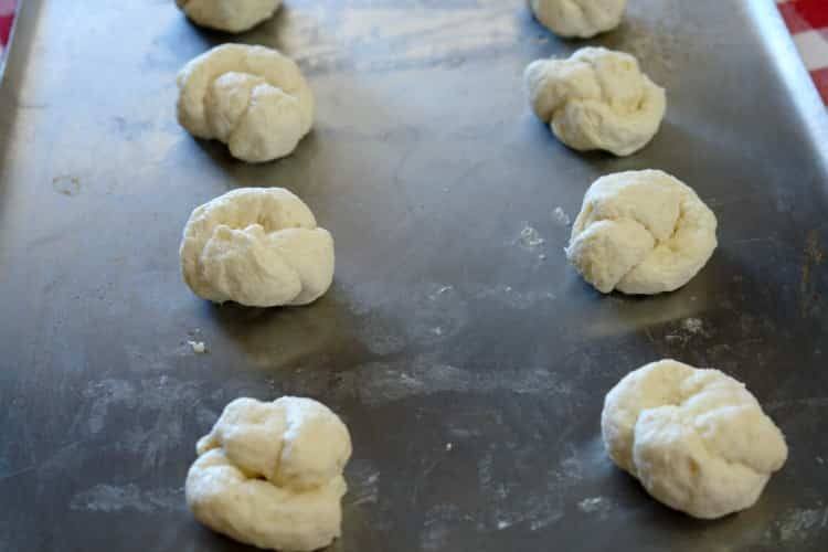 Garlic Knots- A Quick and Easy From Scratch Recipe