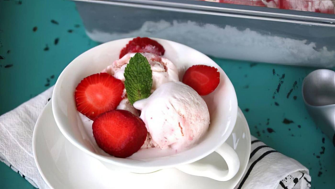 overhead view of the strawberry ice cream being served