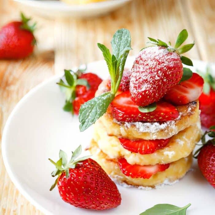 strawberry cheesecake pancakes