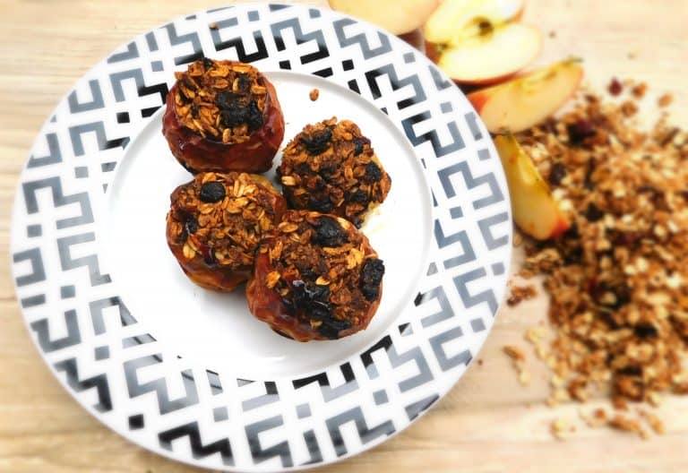 Pumpkin Spice Crumble Stuffed Baked Apples (Vegan!)