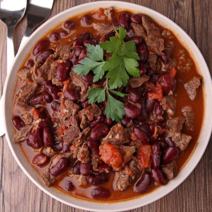 Weight Watchers chili with lean ground beef and kidney beans in a white bowl