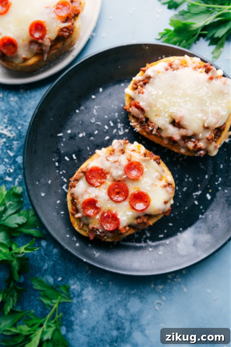 Easy Texas Toast Pizza: A Quick Family Favorite with Garlic Toast, Savory Ground Beef, and Melty Mozzarella. Delicious Texas Toast Pizza with ground beef, melted mozzarella, and mini pepperoni, garnished with fresh herbs, ready to be served.