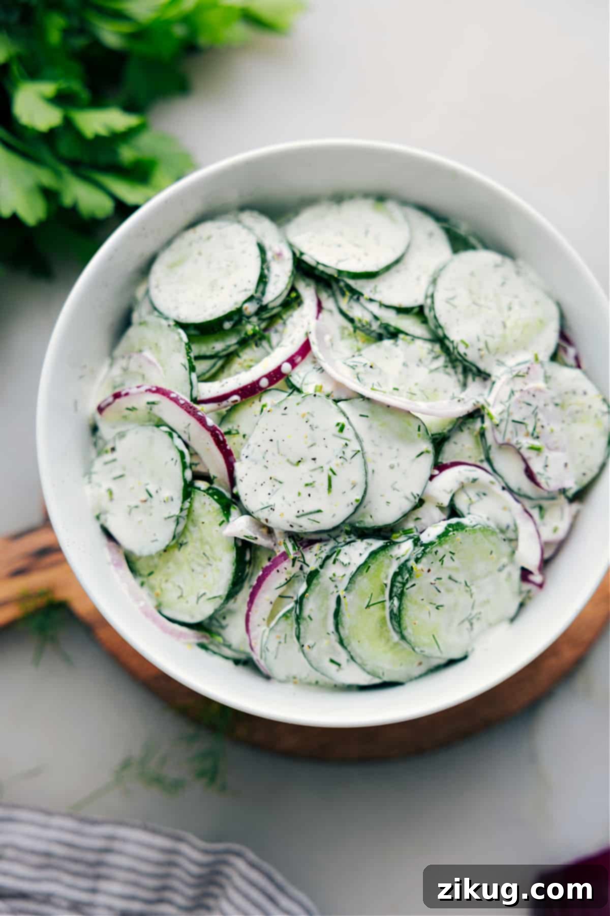 Creamy Cucumber Salad: A Recipe Everyone Loves The finished creamy cucumber salad, served in a large bowl and garnished with fresh dill, ready to be enjoyed by everyone.