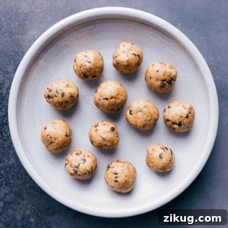 Ready to Enjoy: Wholesome No-Bake Energy Bites as a Healthy Snack A batch of perfectly formed No-Bake Energy Bites arranged neatly on a serving platter