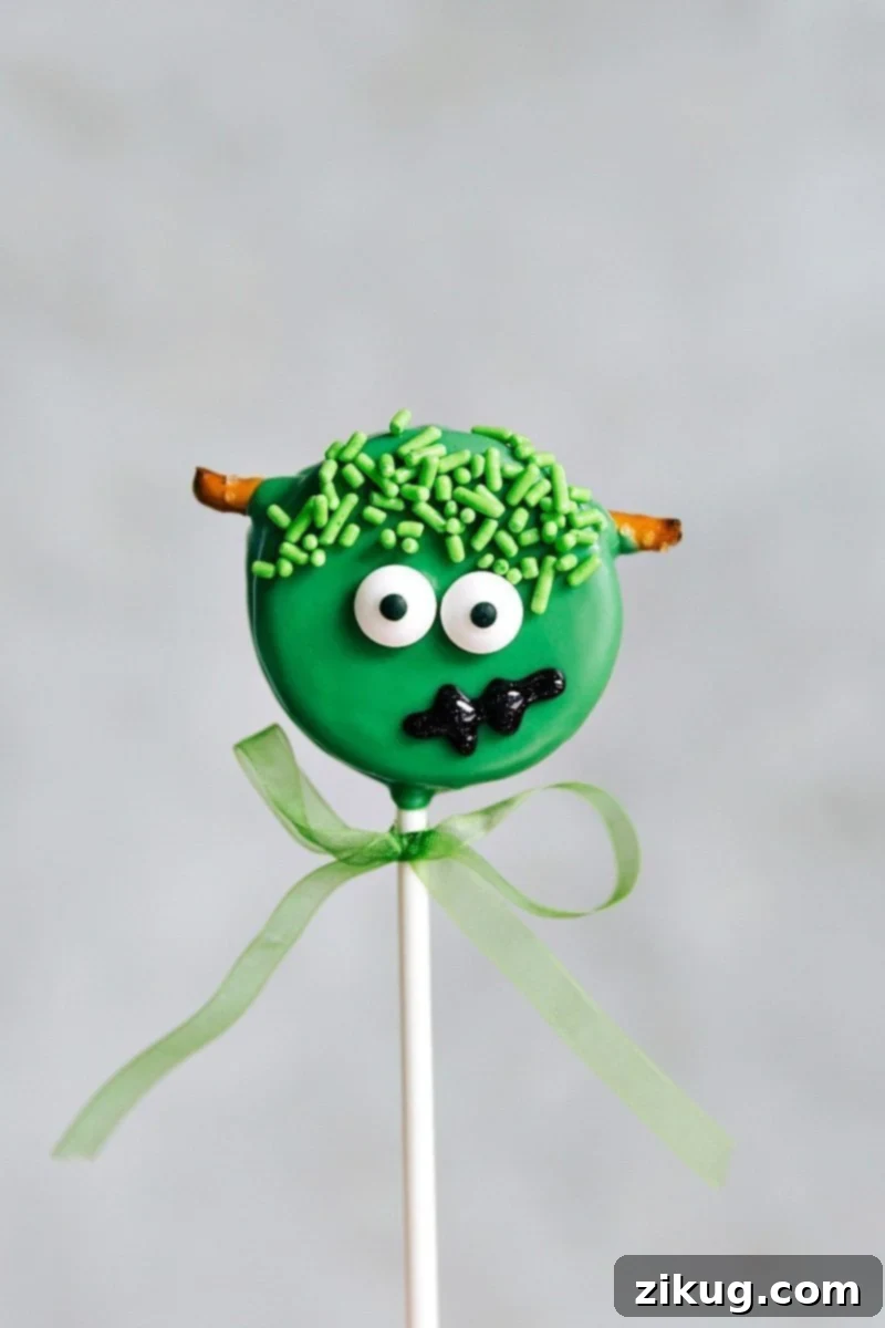 Spooky Halloween Oreo Pops 7 FRANKENSTEIN OREO POPS! Simple Oreo Pops decorated for Halloween -- Spider Oreo Pops, Skeleton Oreo Pops, Frankenstein Oreo Pops, and Monster Oreo Pops I chelseasmessyapron.com