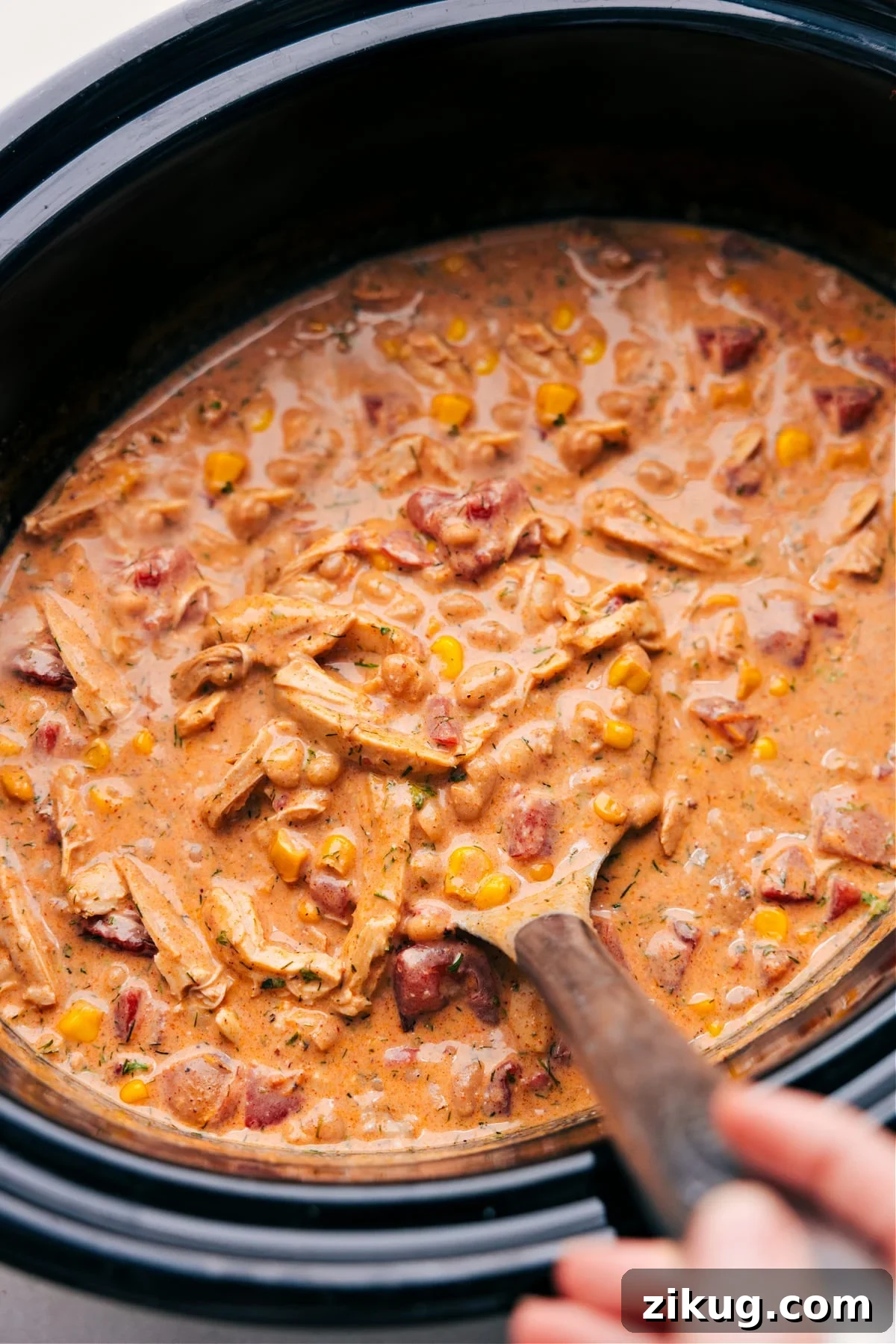Bell Pepper Nachos Recipe Easy crockpot meals featuring creamy Buffalo Chicken Chili with shredded chicken and flavorful toppings.