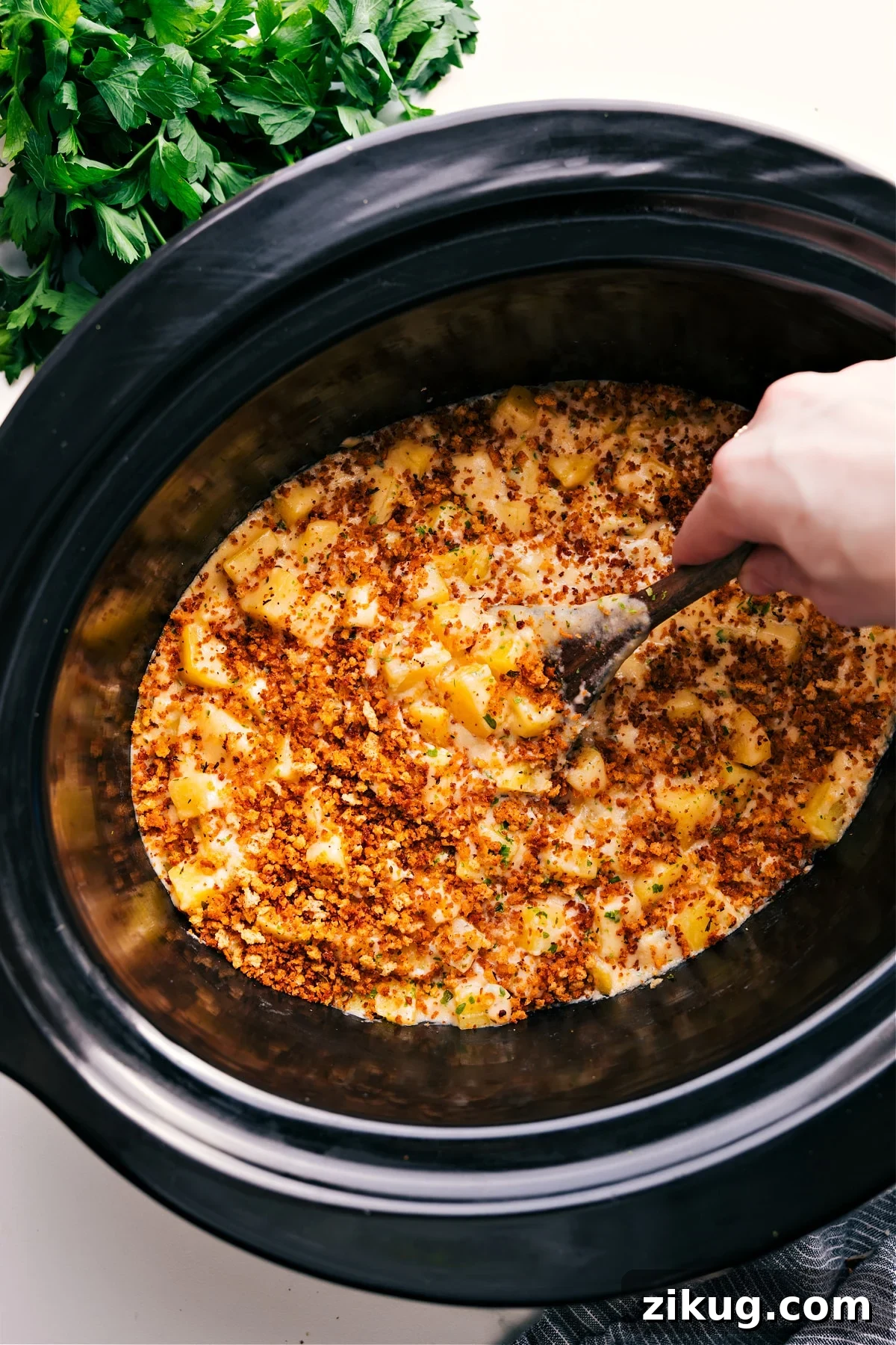 Crockpot Taco Met Easy crockpot meals featuring crockpot cheesy potatoes still in the slow cooker with a crunchy panko topping.